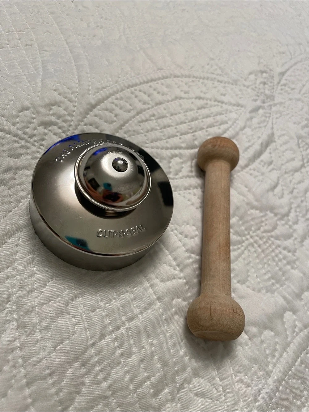 The Pampered Chef Lot of 2 Kitchen Gadgets CUT N SEAL & MINI TART SHAPER